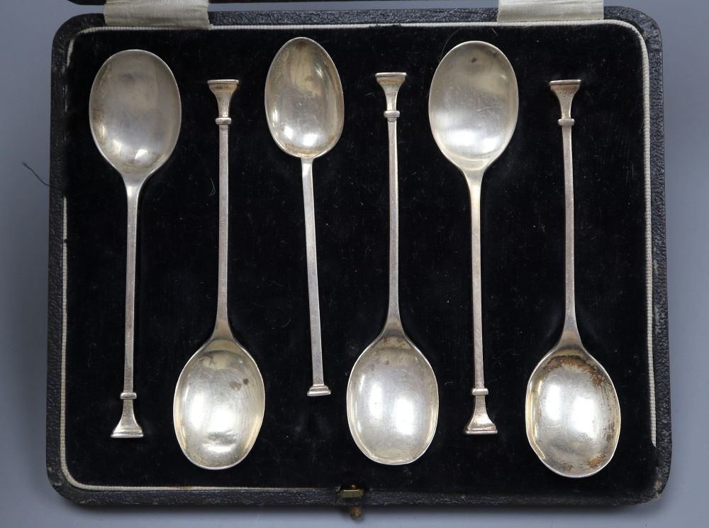 Mixed silver including cased silver cased berry spoons, cups, cream helmet, etc.